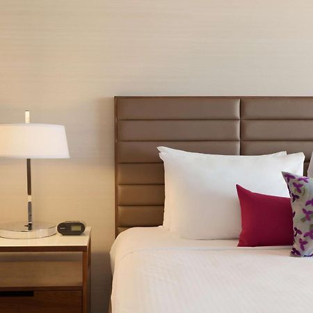 Coast Edmonton Plaza Hotel By Apa Екстер'єр фото