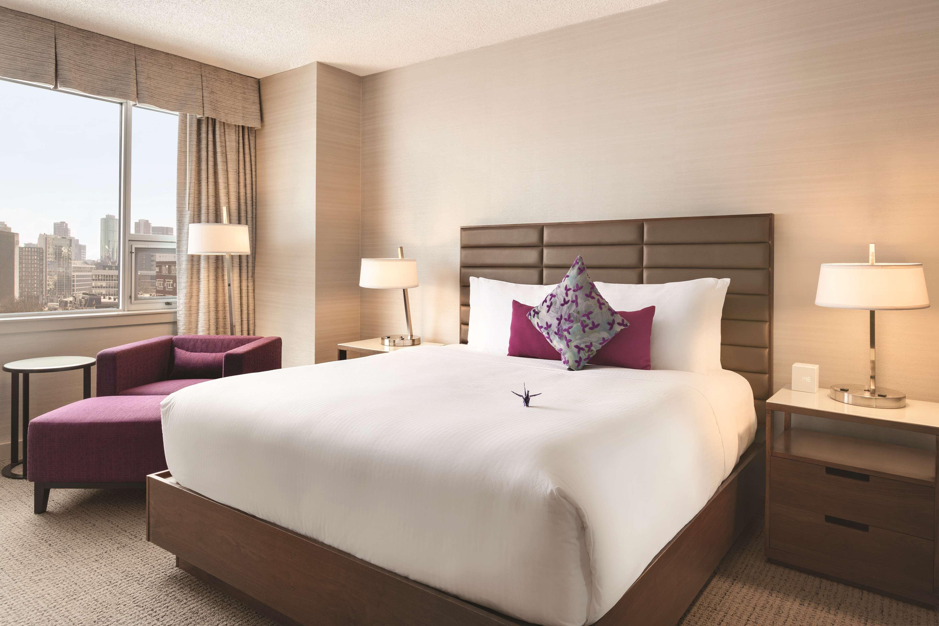 Coast Edmonton Plaza Hotel By Apa Екстер'єр фото