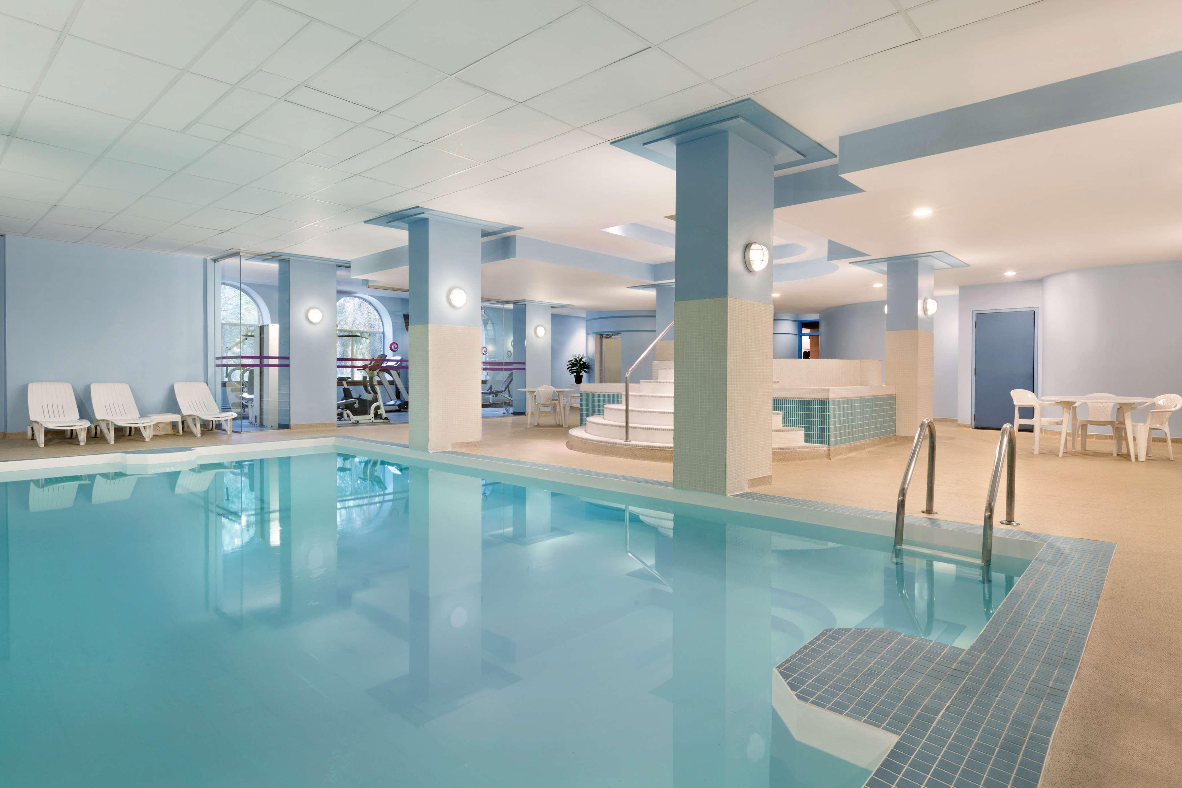 Coast Edmonton Plaza Hotel By Apa Екстер'єр фото