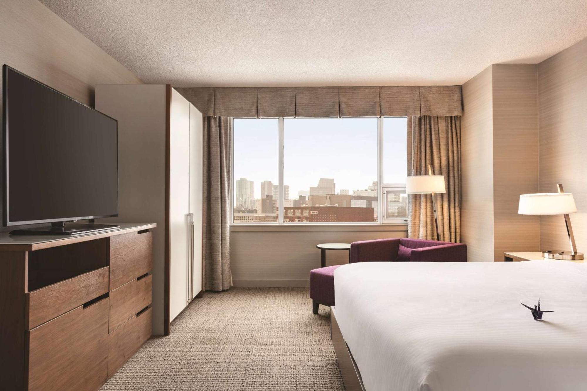 Coast Edmonton Plaza Hotel By Apa Екстер'єр фото
