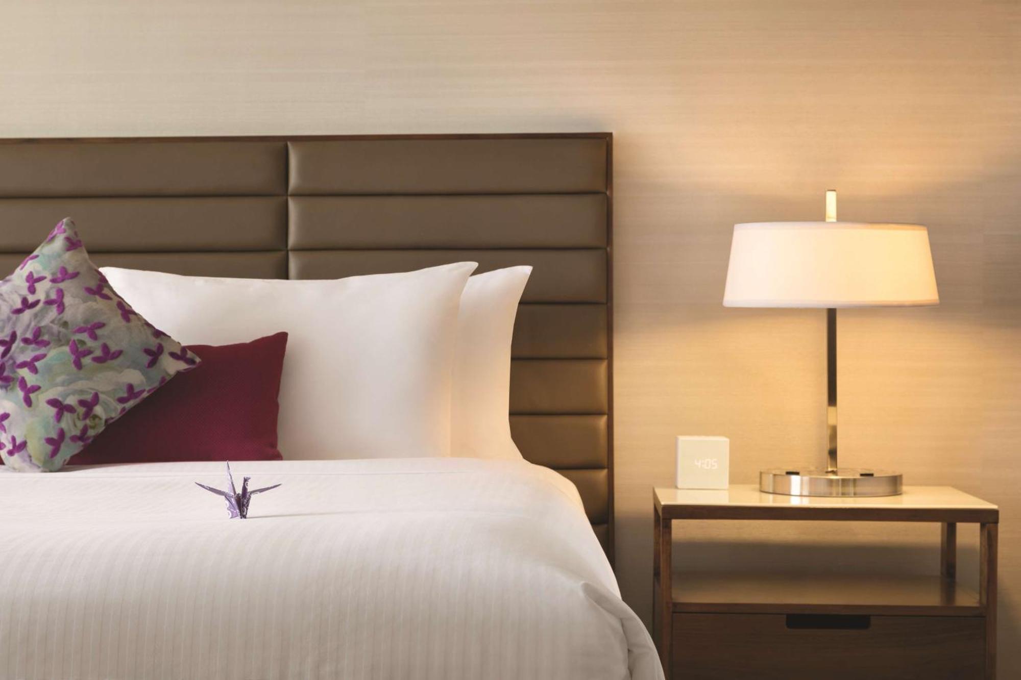 Coast Edmonton Plaza Hotel By Apa Екстер'єр фото