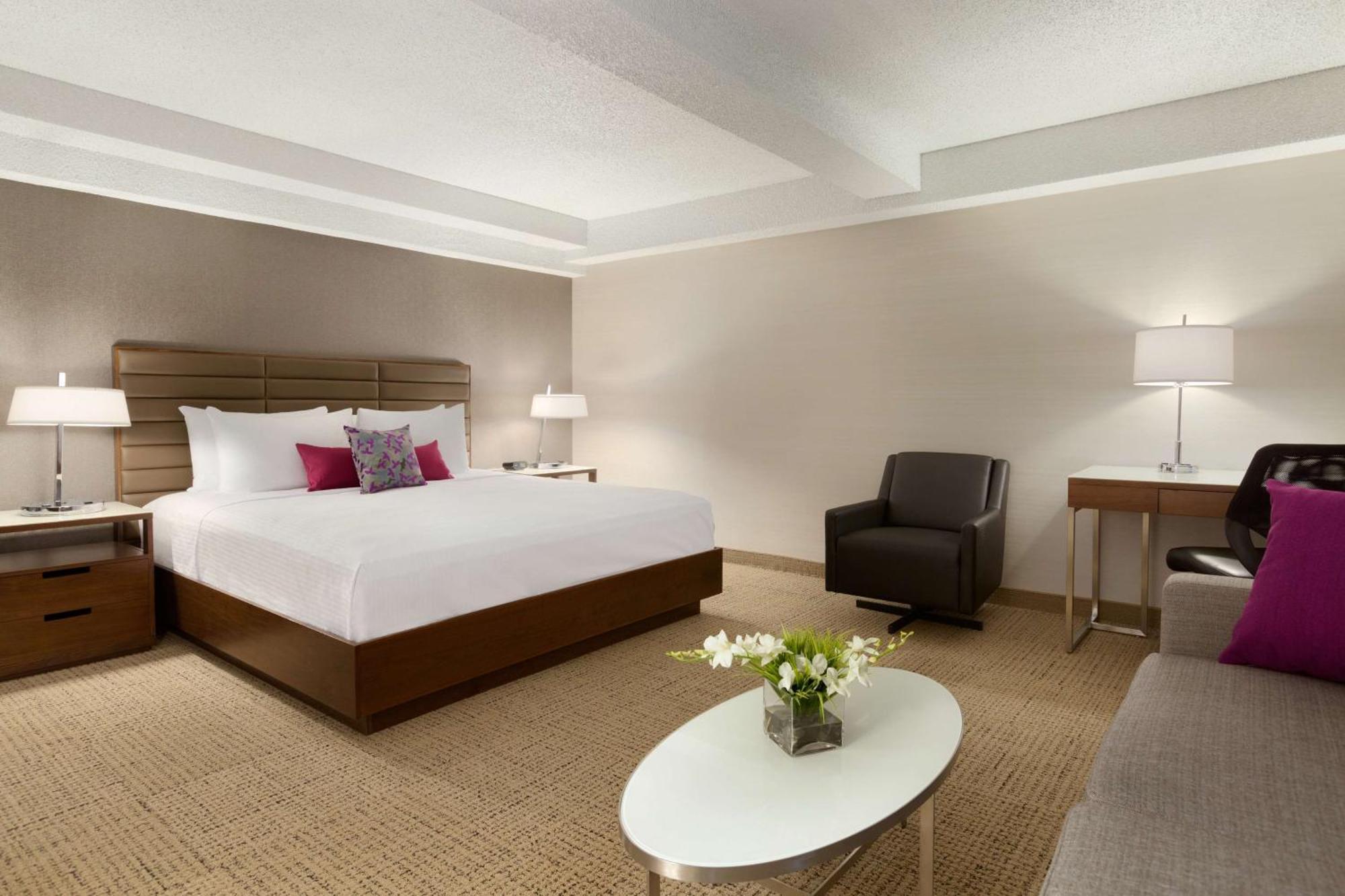 Coast Edmonton Plaza Hotel By Apa Екстер'єр фото