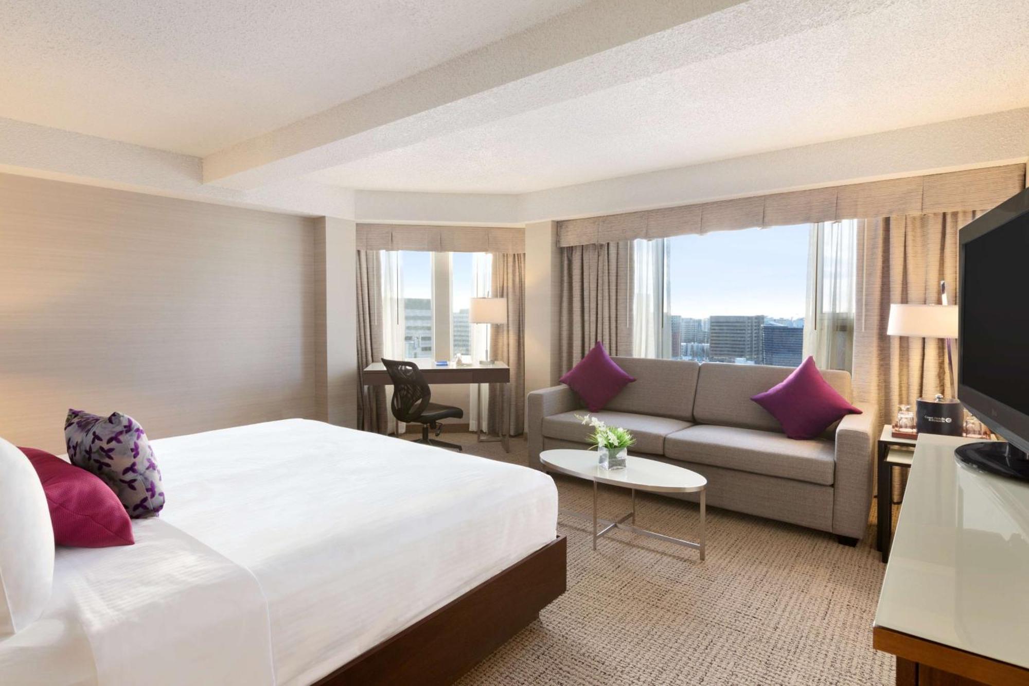 Coast Edmonton Plaza Hotel By Apa Екстер'єр фото