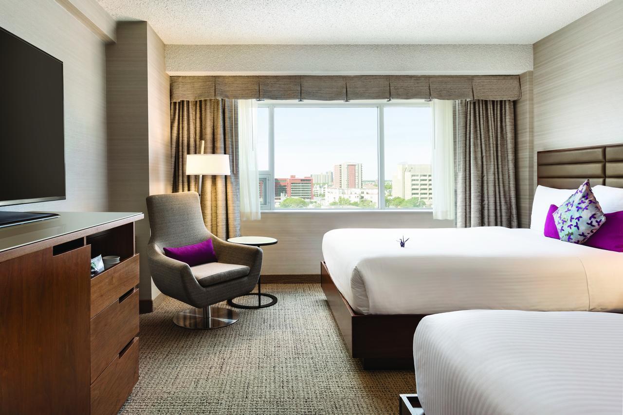 Coast Edmonton Plaza Hotel By Apa Екстер'єр фото